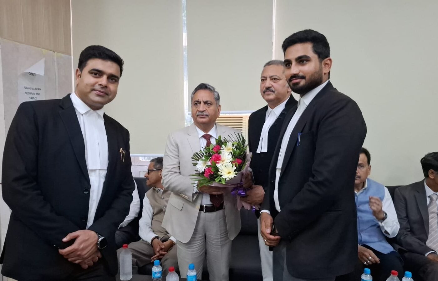 J&K High Court Bar Assn hosts former judges, honour members elevated to Bench