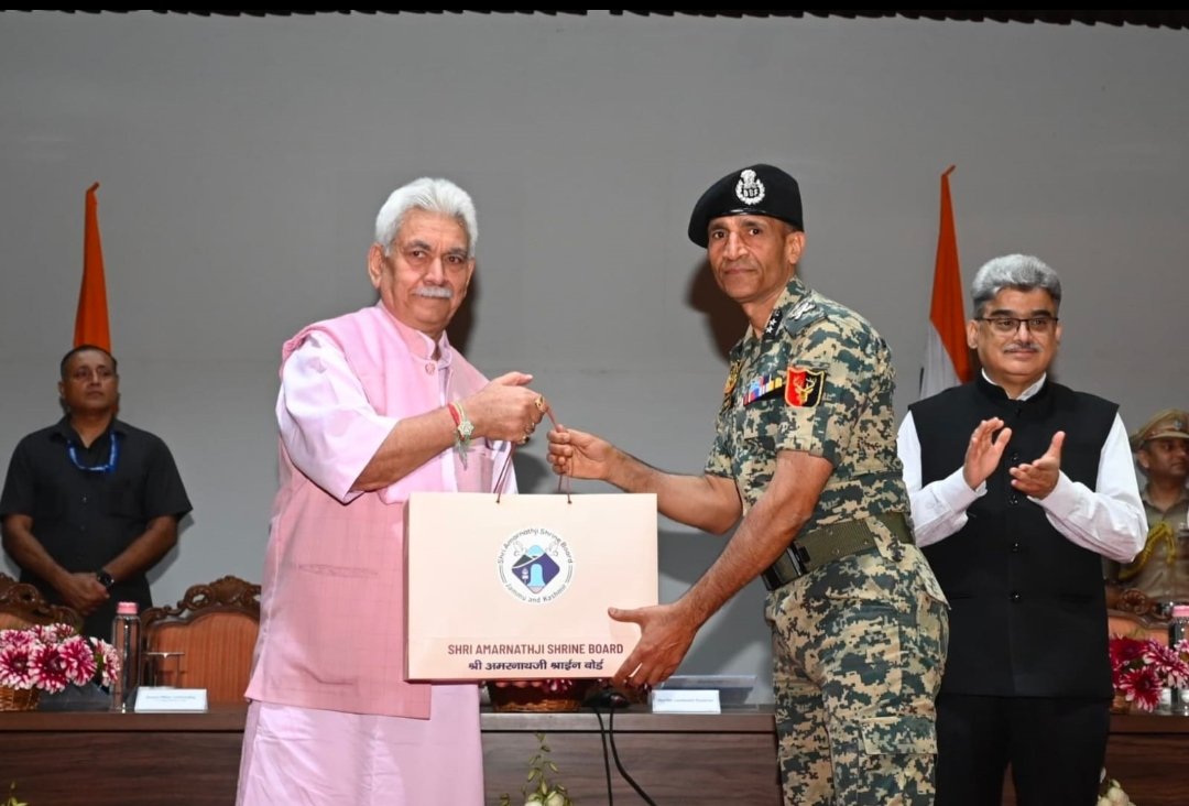Amarnath Yatra; LG felicitates officials