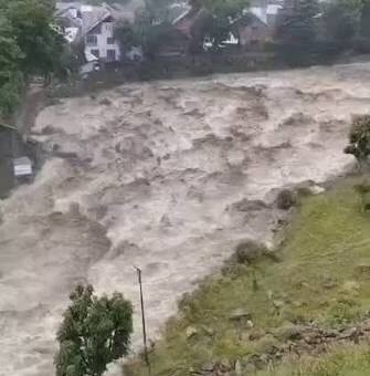 Cloudburst hits Kishtwar, shops, vehicles damaged