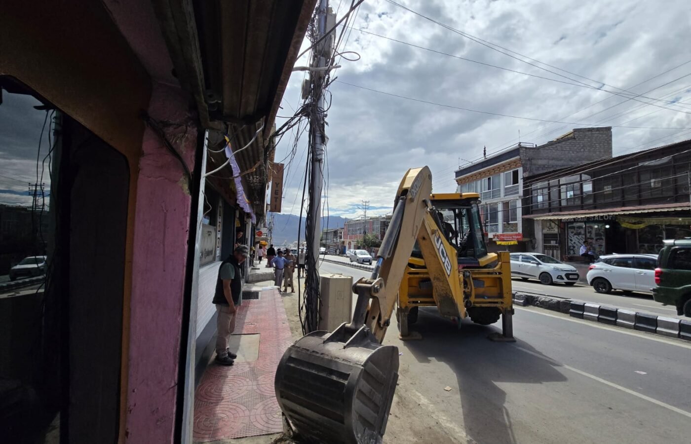 Joint Anti-Encroachment Drive Conducted Along Singey Namgyal Chowk–Airport Road in Leh