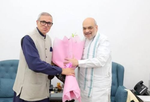 JK CM meets Amit Shah, pitches for statehood