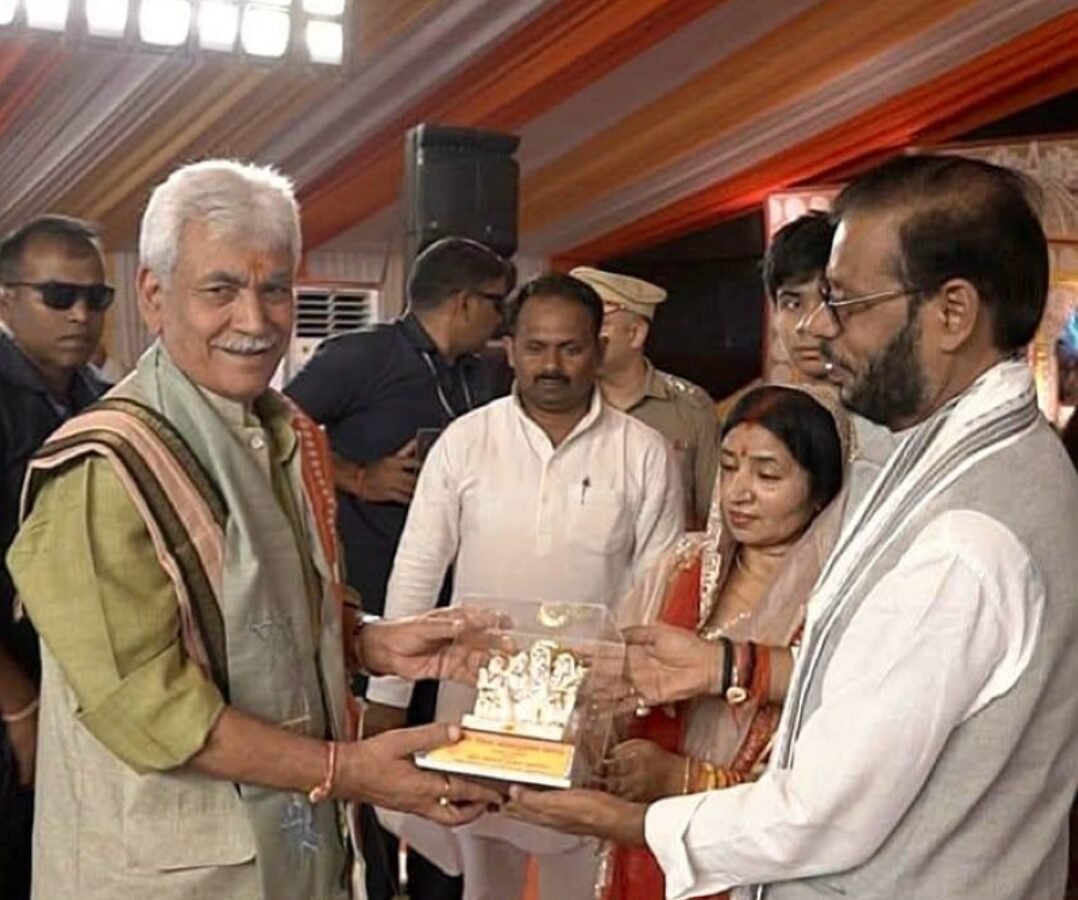 JK LG attends Shri Shiv Mahapuran Katha in Raebareli