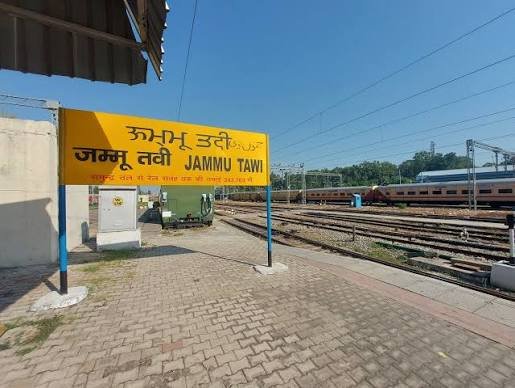 Shiv Sena submits memorandum to Railways Minister, seeks major terminal status for Jammu Tawi